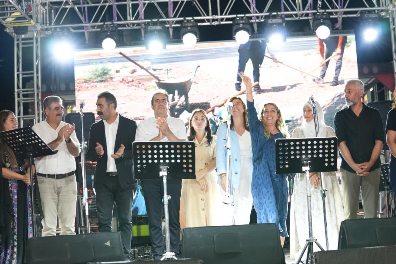Belediyemiz tarafından düzenlenen Kültür ve Sanat Günleri, Ofis Semti Sanat Sokağı’nda yoğun bir kat