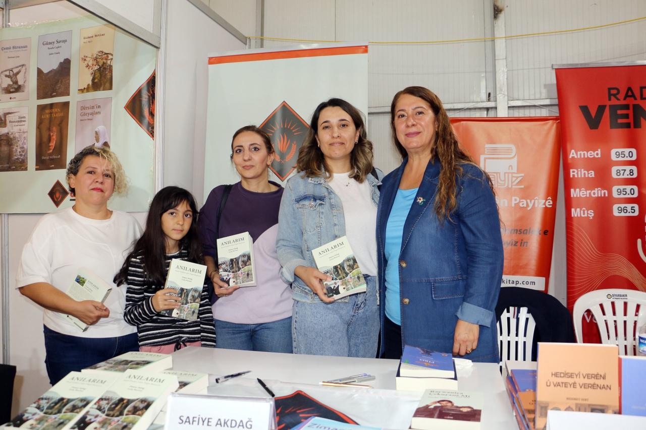 Eşbaşkan Akdağ, Babasının 'Anılarım' Kitabını TÜYAP’ta İmzaladı