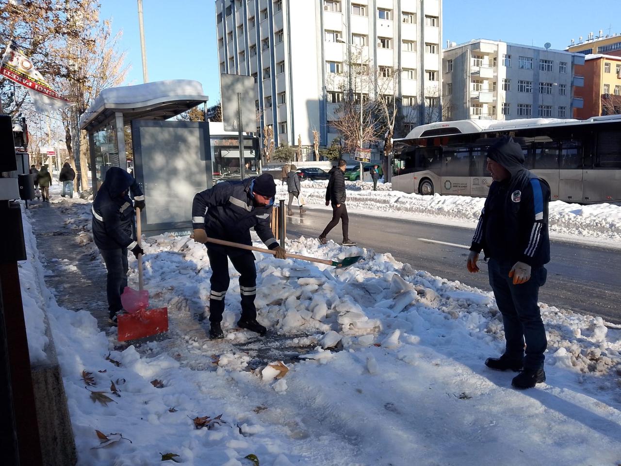 Kar Kürüme ve Tuzlama Çalışmalarımız Devam Ediyor