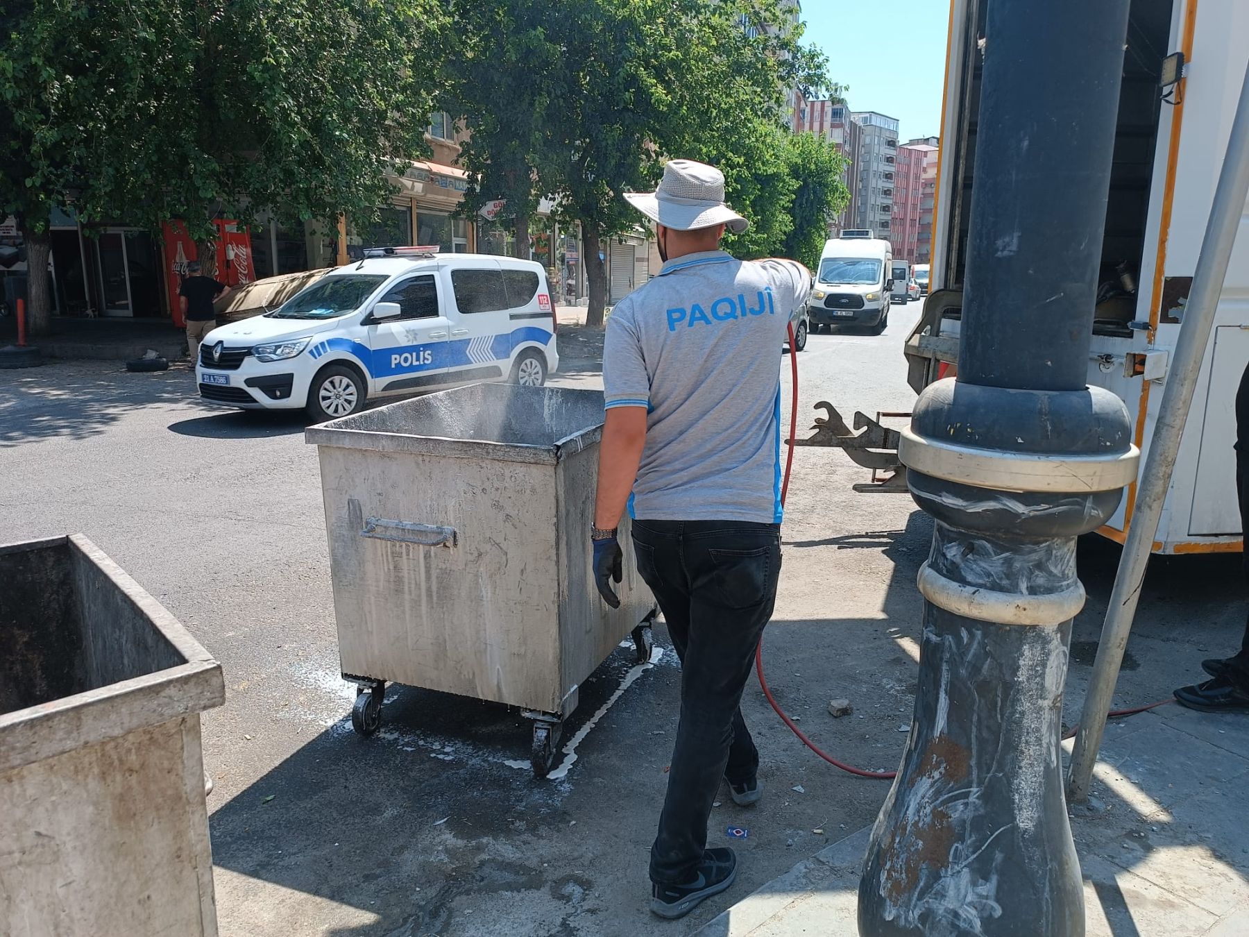 Çöp Konteynerleri ve Atık Toplama Noktalarında Temizlik Çalışması