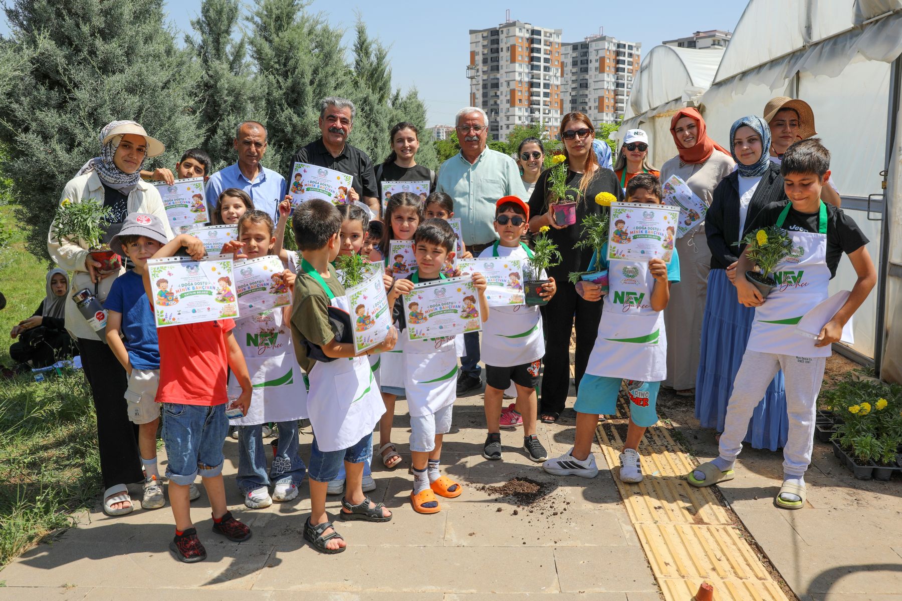 Nev Bahçe’de Minik Bahçıvanlar Toprakla Buluştu