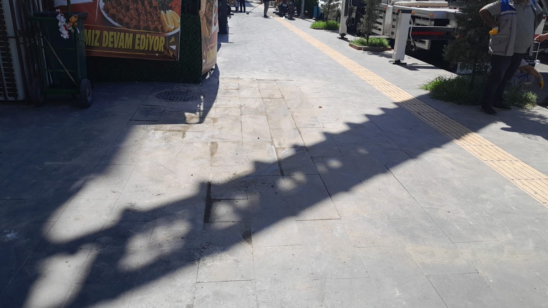 Yol ve Kaldırım Çalışmaları Sürüyor